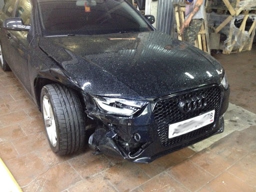 Фото Audi с разбитым бампером