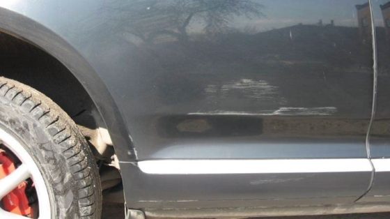 Удаление сколов и царапин Фото царапины на двери авто